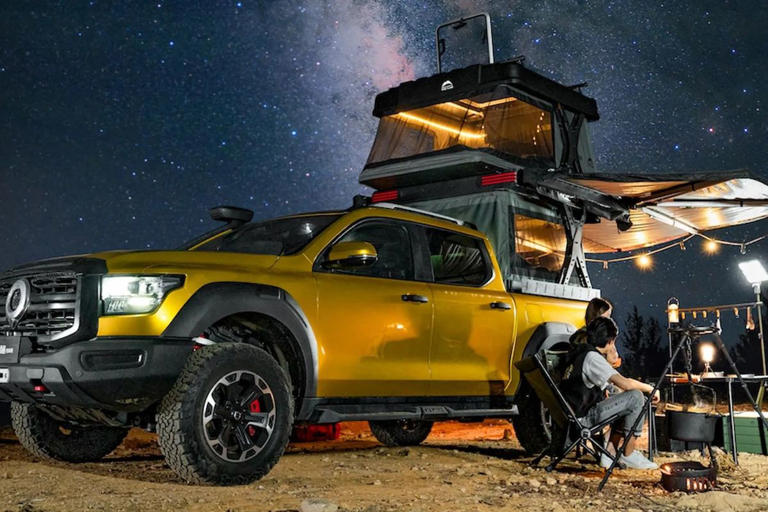 Want the best views while camping and stargazing? The Safari Camper is for you