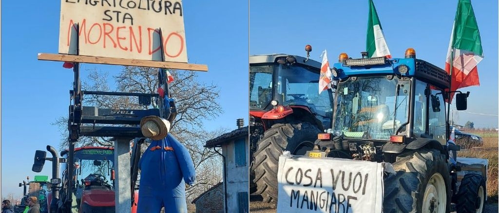 la protesta dei trattori a castel san pietro terme: in 150, fuori dal casello dell’a14, tra striscioni e slogan