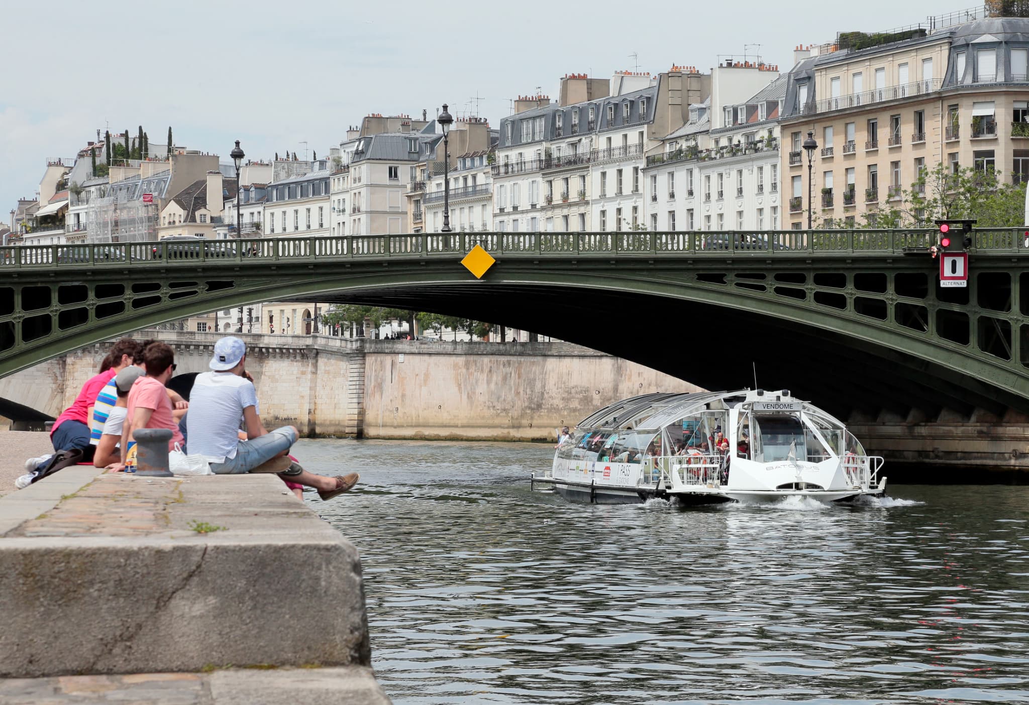 paris: le temps presse pour la réparation d'un pont au cœur de la capitale en vue des jo