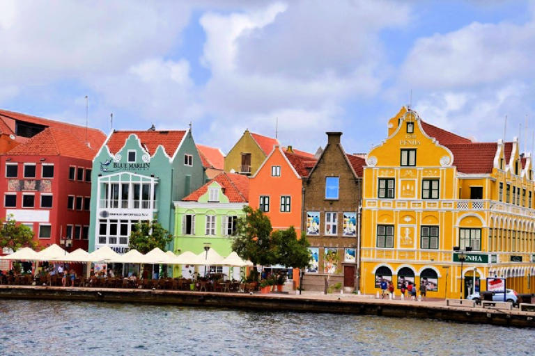 See what cool photo-ops and fun things we found at the cruise port of Curacao, a small Dutch Caribbean island, that is unbelievably gorgeous!