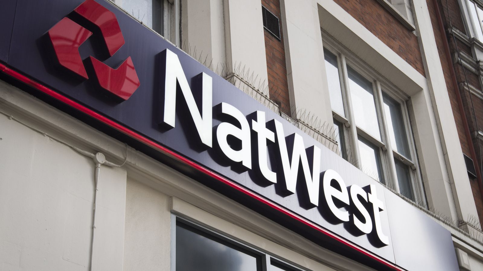 ministers apply finishing touches to 'tell sid'-style natwest offer
