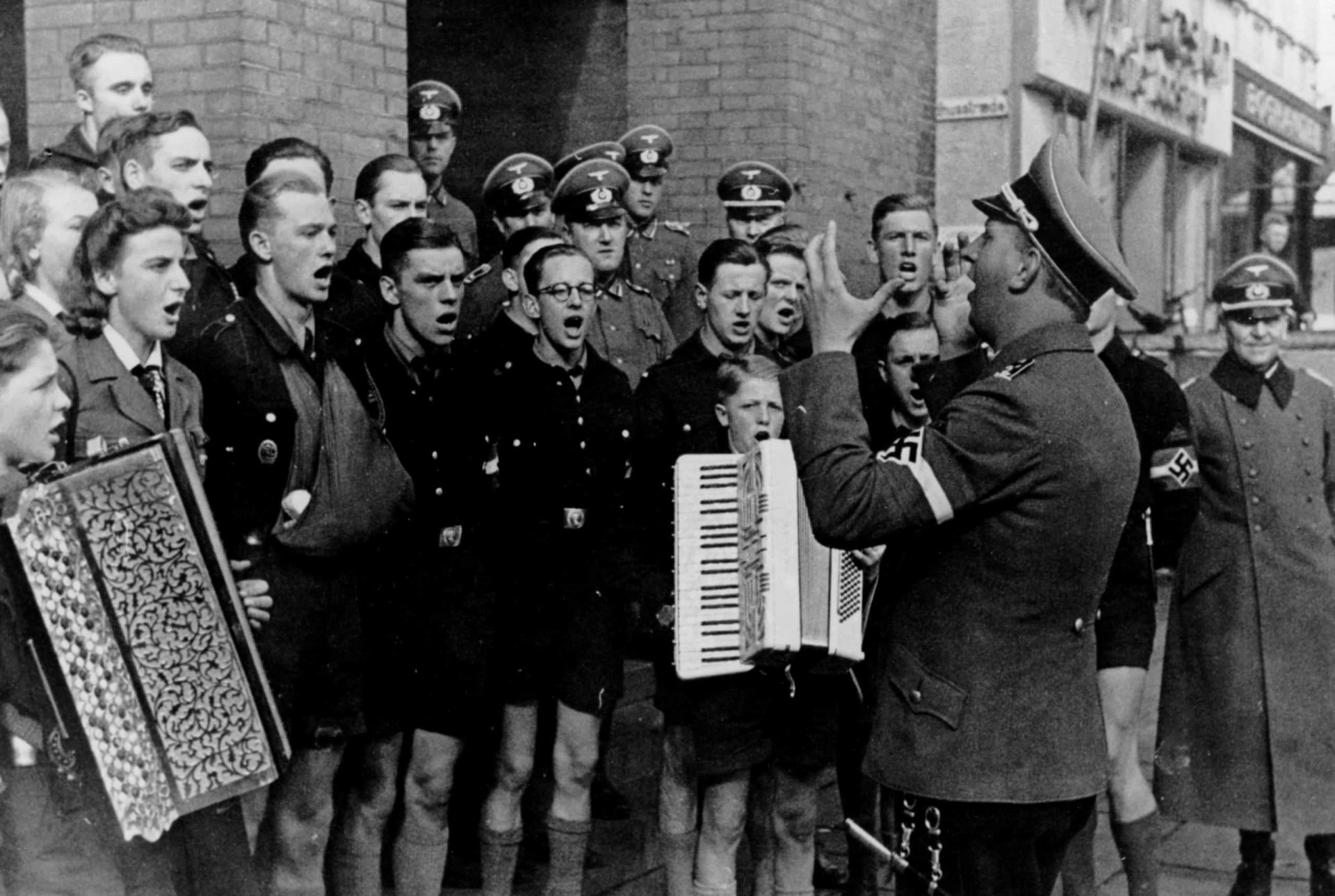 <p>A choir from Hamburg performed for German occupation forces, singing loudly in front of Esbjerg's city hall.</p><p><a href="https://www.msn.com/en-my/community/channel/vid-7xx8mnucu55yw63we9va2gwr7uihbxwc68fxqp25x6tg4ftibpra?cvid=94631541bc0f4f89bfd59158d696ad7e">Follow us and access great exclusive content every day</a></p>