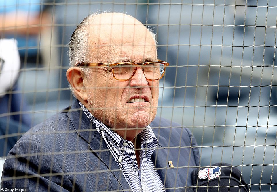 Rudy Giuliani attends Yankees fan event despite boycotting the team