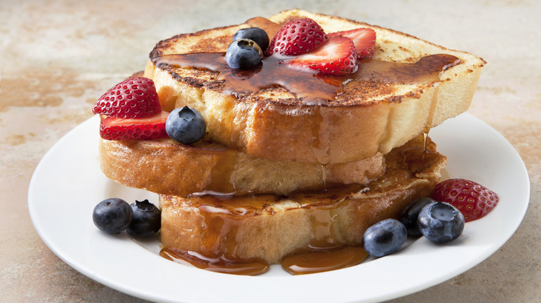 How The Texture Differs Between Baked And Pan-Fried French Toast