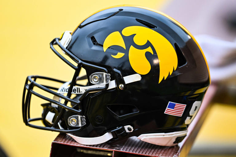 Iowa football collects fifth 2025 commitment from 4star TE Thomas Meyer