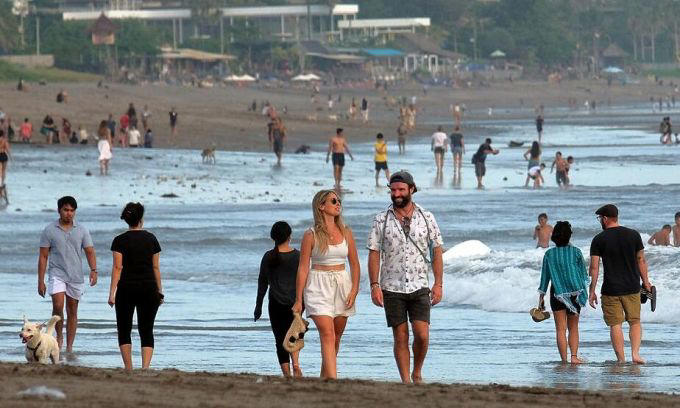 Tourists walk on a beach in Badung, Bali, Indonesia, Sept. 9, 2021. Photo by Reuters