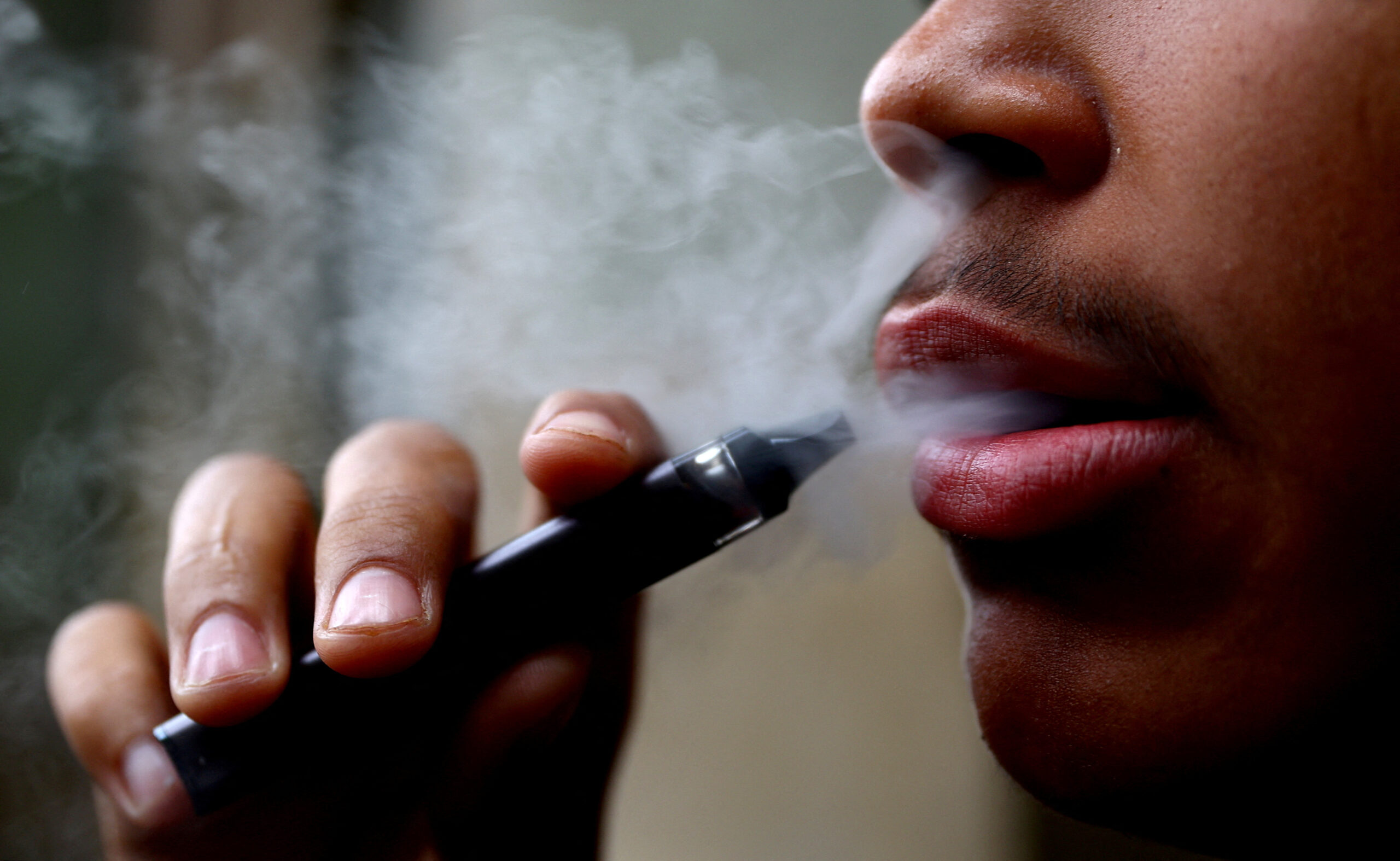 vaping not a safer alternative to cigarette smoking, says health advocate