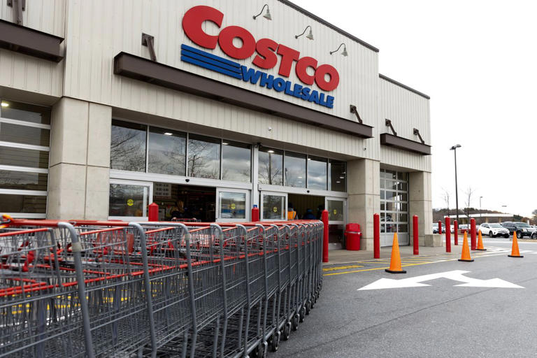 Costco’s Longtime Finance Chief and Its ‘Voice to Wall Street’ Is ...