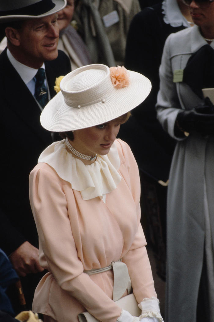 el bolso acolchado que llevó diana de gales en 1983 es el menos ‘royal’ y el más real que ha tenido (y se puede comprar hoy)