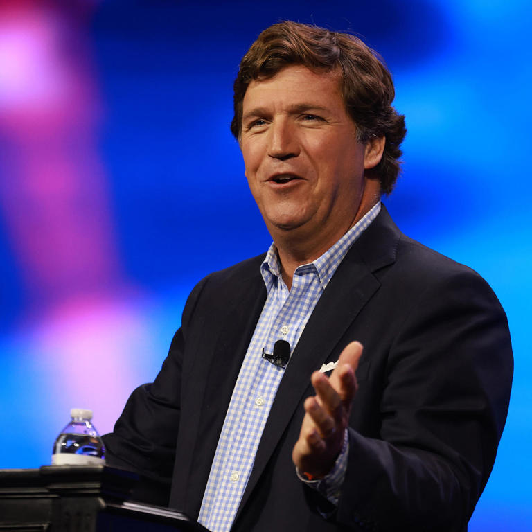 Tucker Carlson to interview Vladimir Putin in Moscow