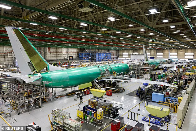 Boeing Union Workers Threaten To Go On Strike If They Don't Get 40% Pay ...