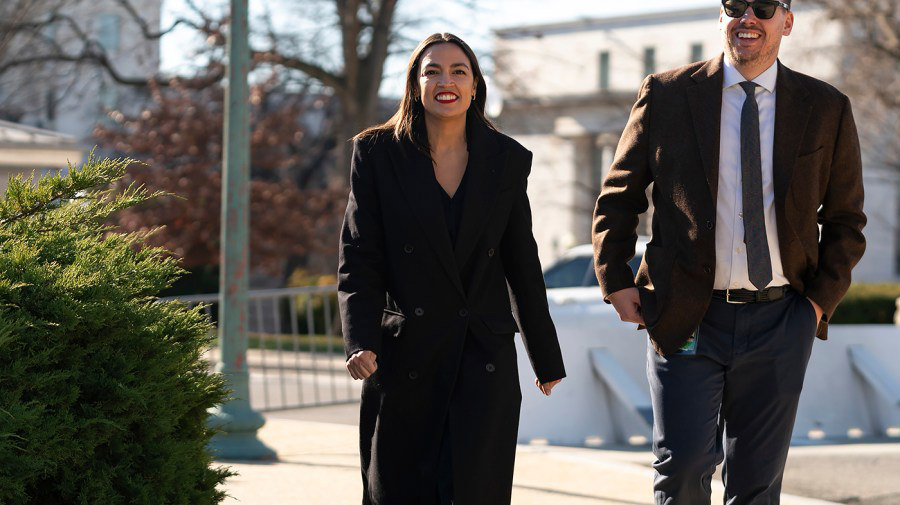 Democrats who back Green New Deal warn of Trump second-term consequences