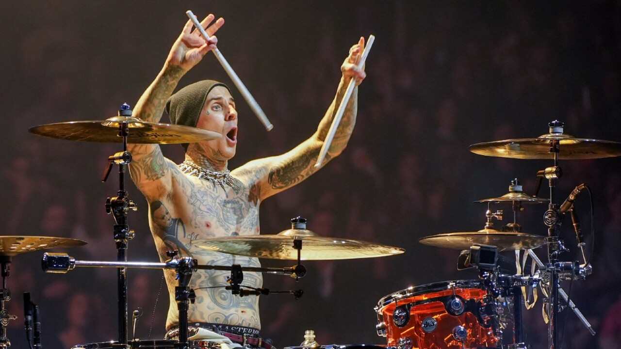 Travis Barker Arrives In Sydney Ahead Of Blink 182 S Australian Tour   BB1hSPRK.img