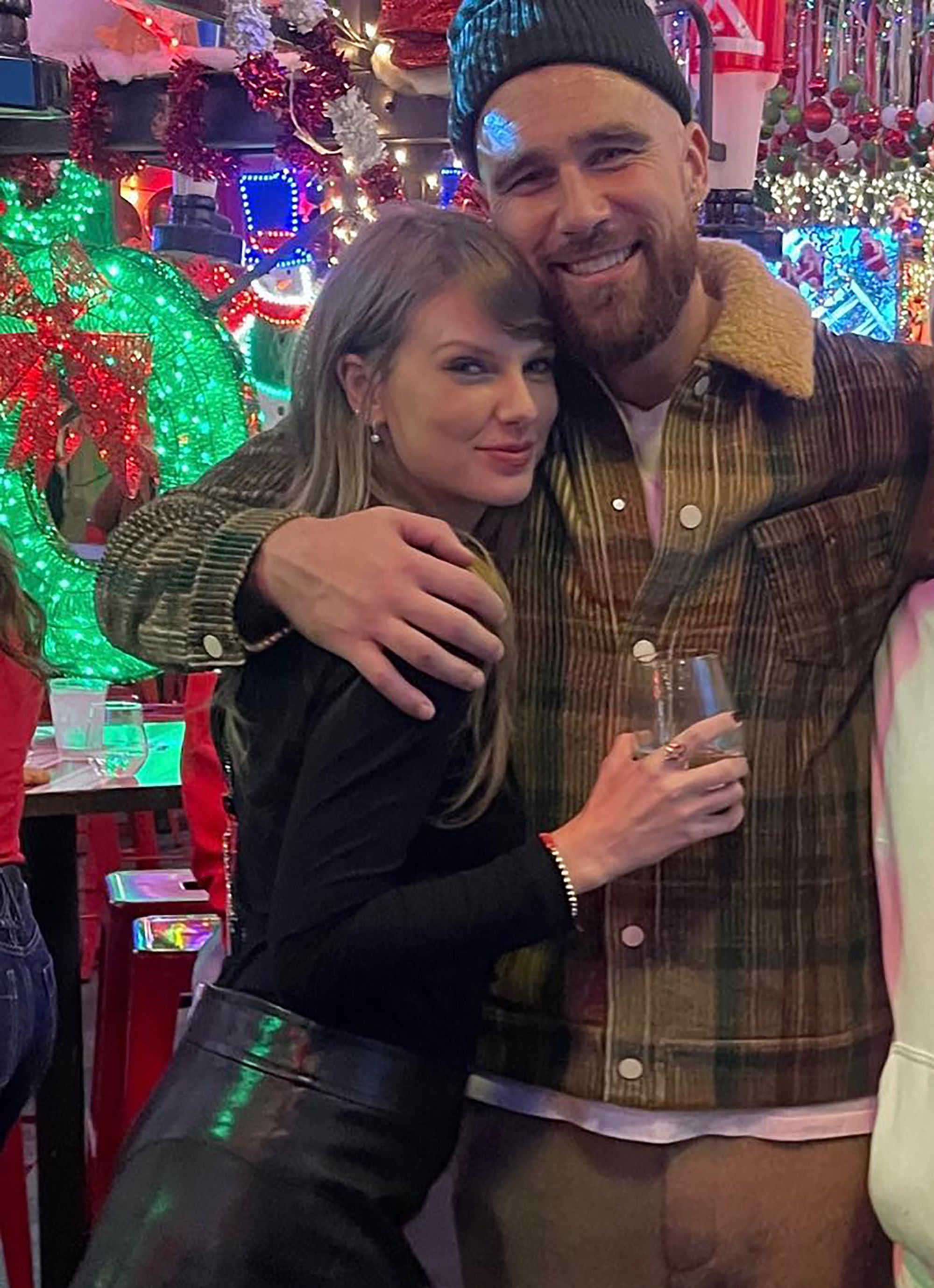 Travis Kelce Reacts To Taylor Swift’s Grammys 2024 Red Carpet Look ...