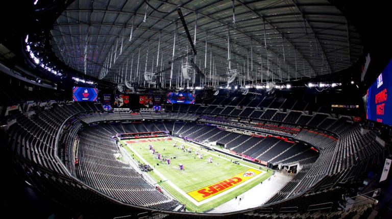 Here's What $2.5 Million Gets You in a Luxury Super Bowl Suite