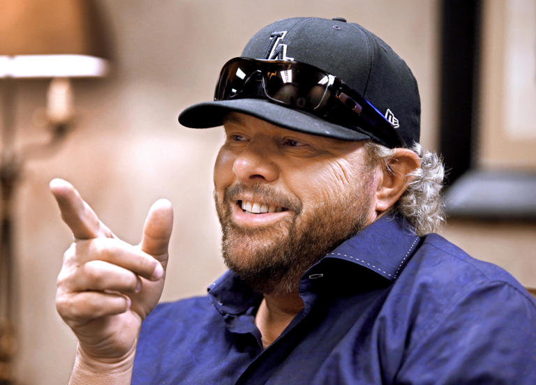 Oklahoma country music icon Toby Keith dies after battling stomach cancer
