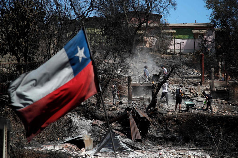 Lento recuento de víctimas en Chile por los incendios más mortíferos