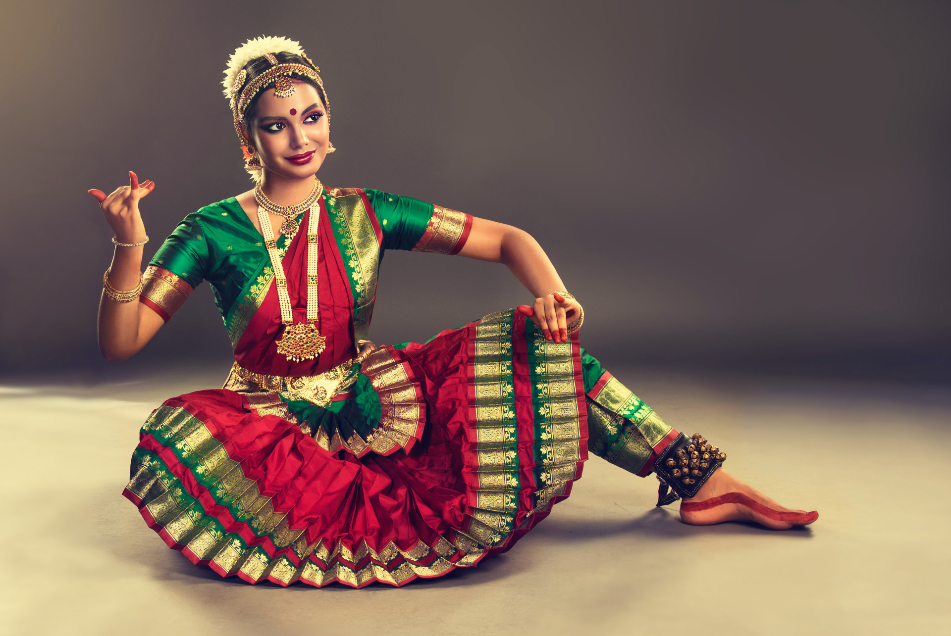 印度舞蹈姿势图片