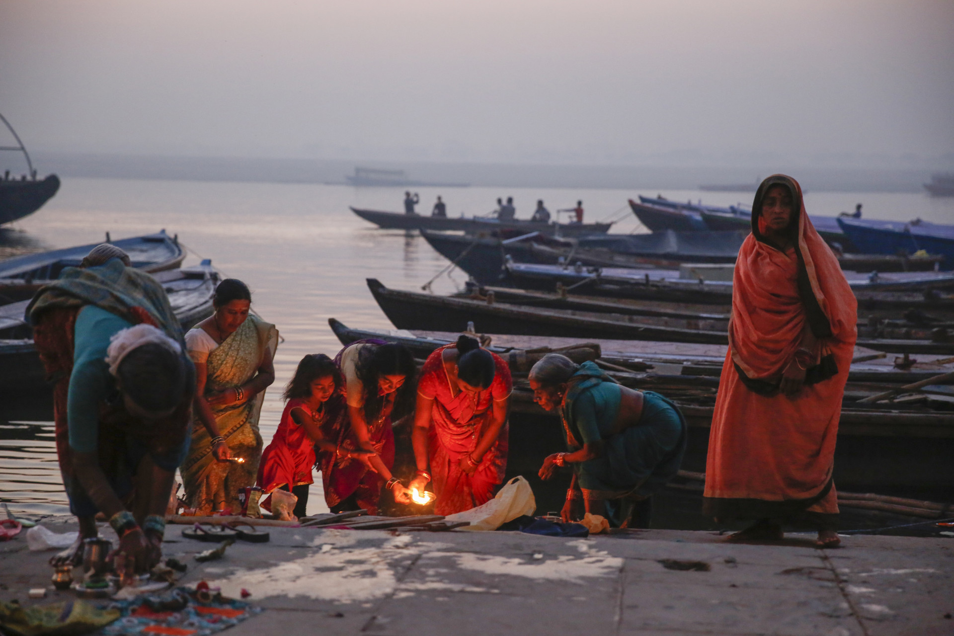 When a person dies in India, their body is cremated and their ashes are thrown into the Ganges river. It's believed that its waters are sacred and purifying.<p><a href="https://www.msn.com/en-in/community/channel/vid-7xx8mnucu55yw63we9va2gwr7uihbxwc68fxqp25x6tg4ftibpra?cvid=94631541bc0f4f89bfd59158d696ad7e">Follow us and access great exclusive content every day</a></p>