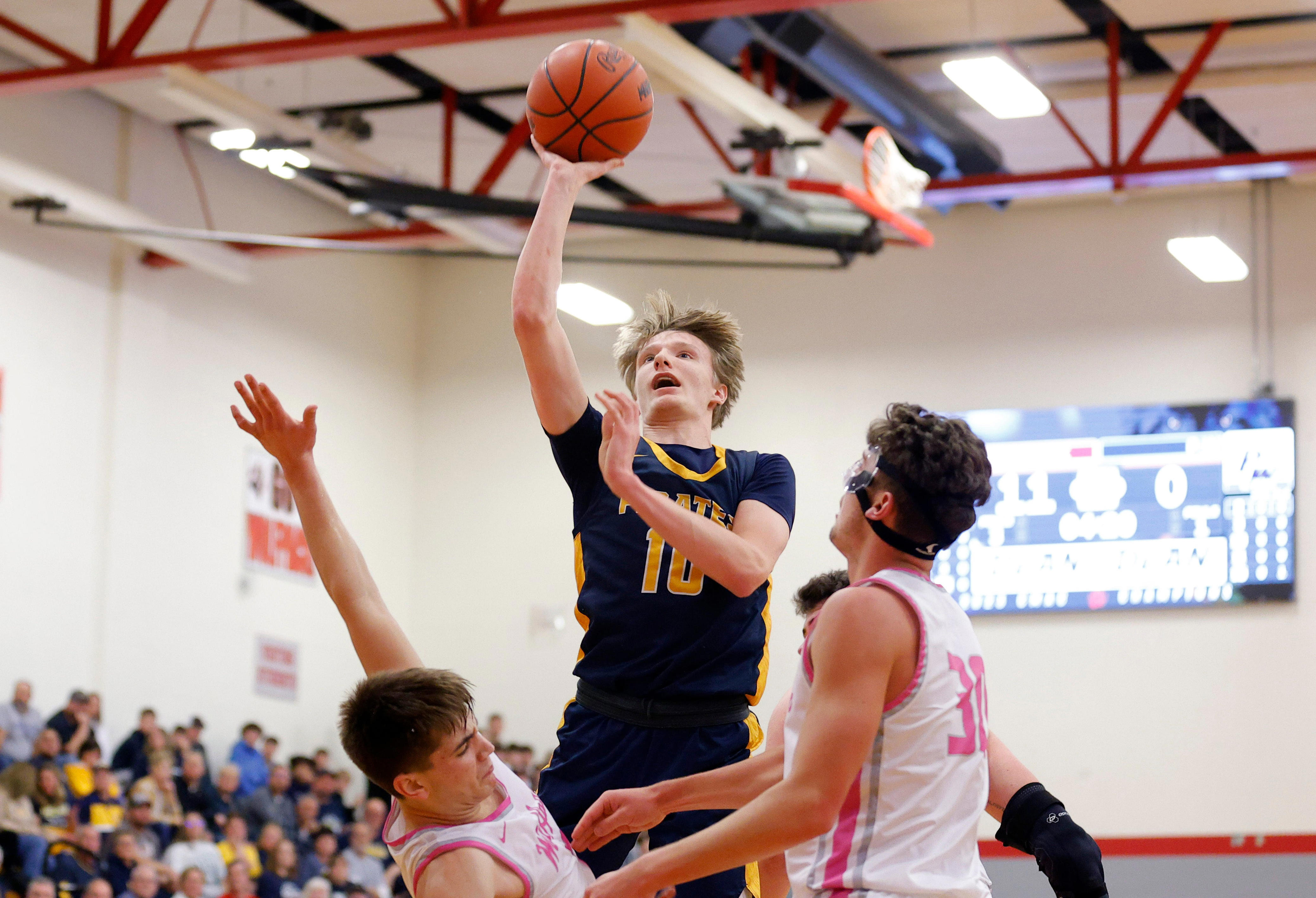 Basketball Roundup: Zander Woodruff's 52 Points Help Laingsburg Rally ...