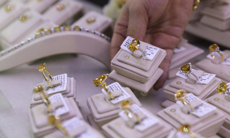 Gold prices reach six-week high