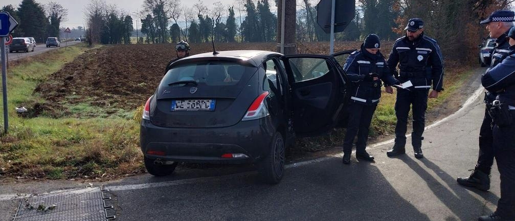 Schianto Con L’auto Contro Un Palo. La Conducente Finisce In Ospedale