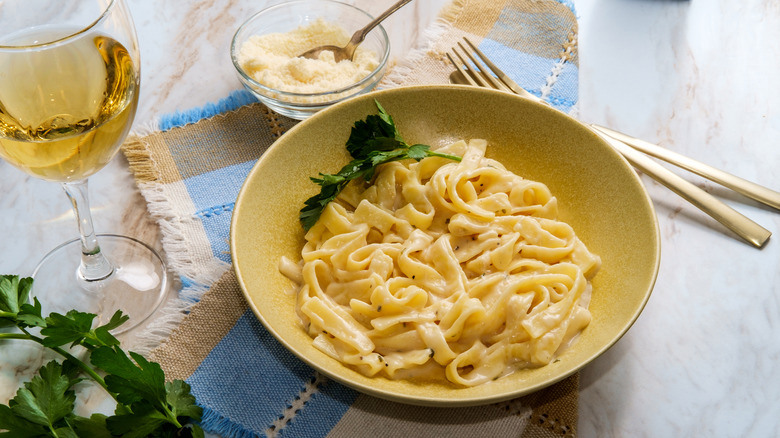 The Best Types Of Wine To Pair With Creamy Pasta Dishes