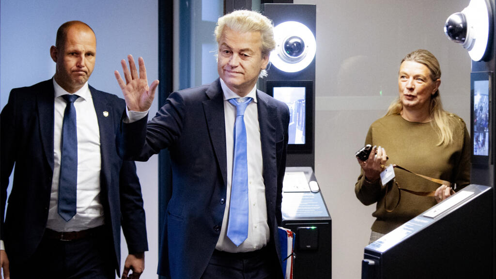 dutch coalition talks close to collapse after key party pulls out