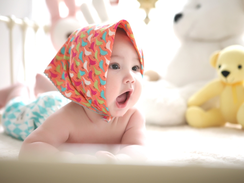 emilia, simon & co: diese schönen babynamen haben versteckte negative bedeutungen