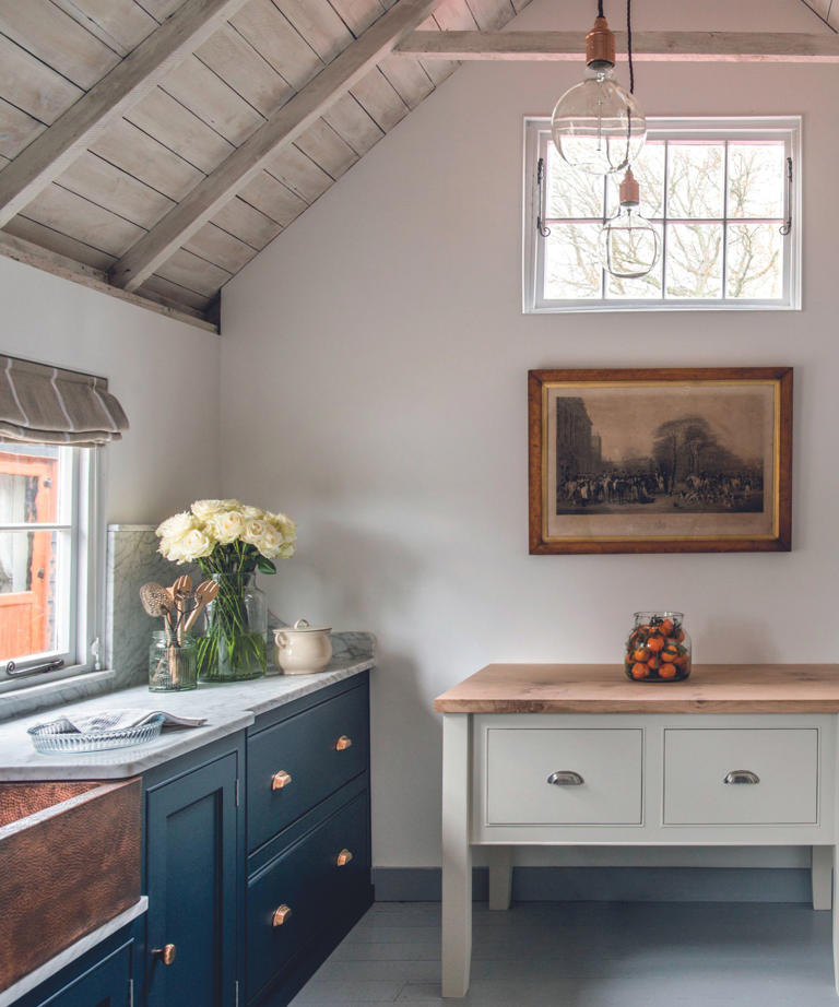 How can you decorate the walls in a modern farmhouse kitchen? 7 ideas ...