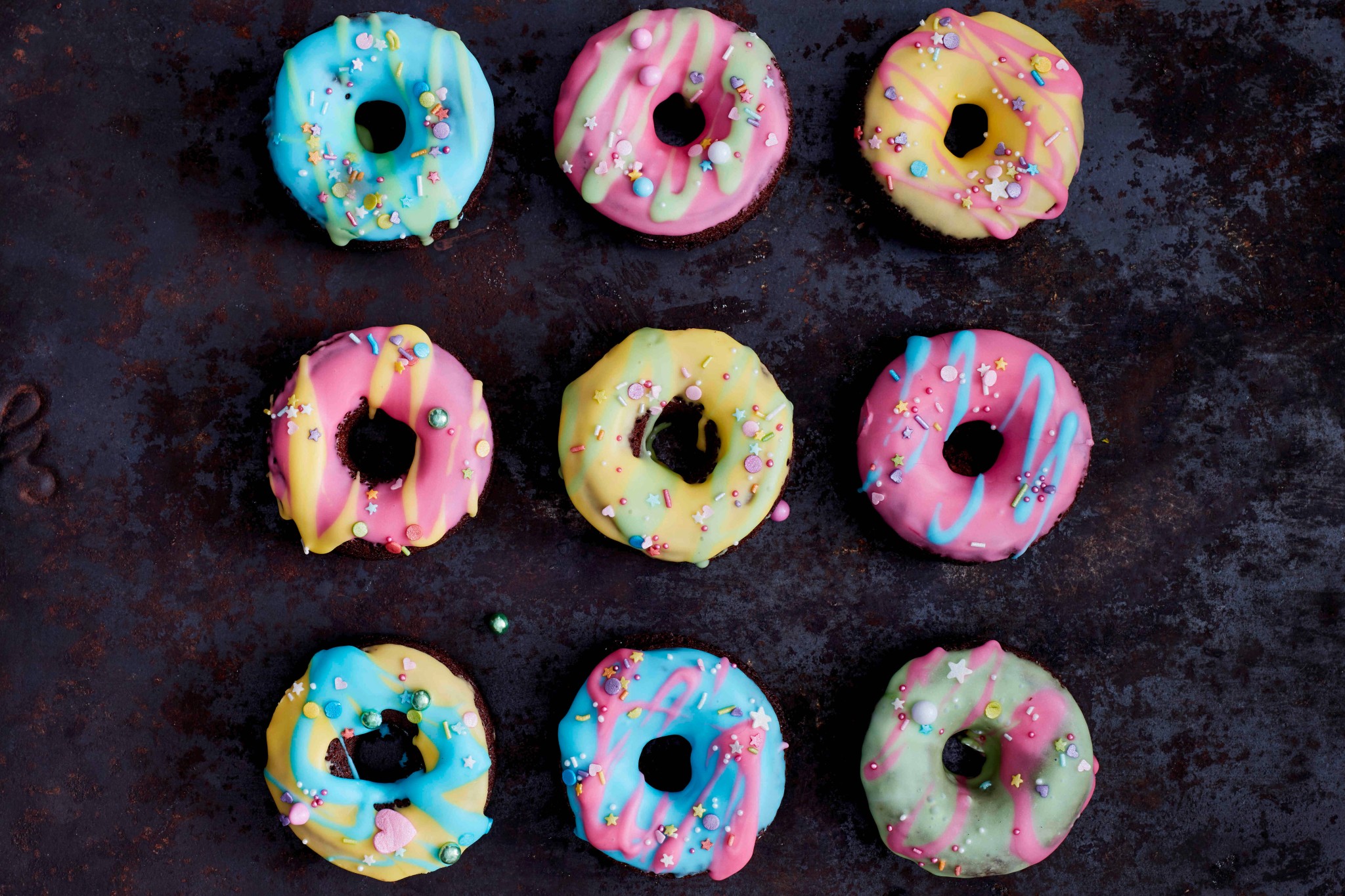 eat club: bunte schoko-donuts aus der mikrowelle