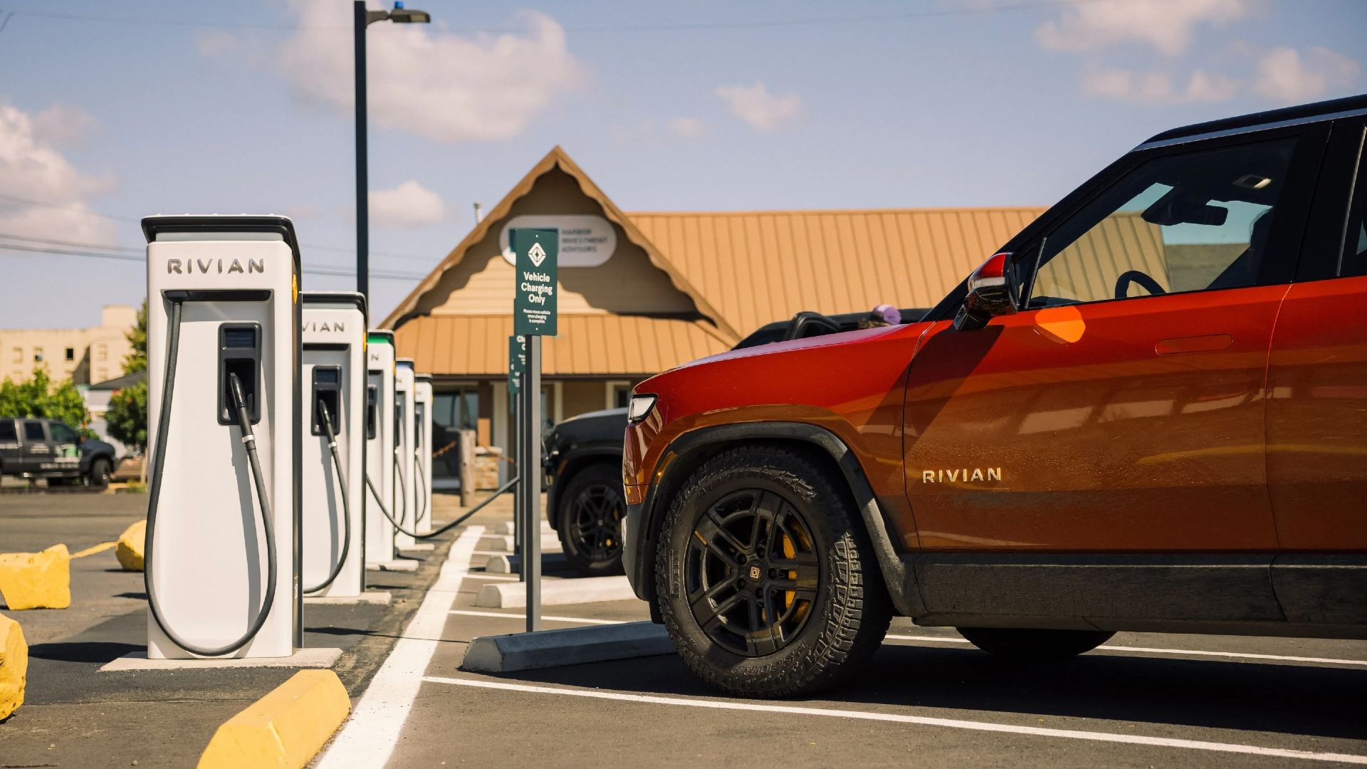 2024 Rivian R1S Range And Charging Capabilities: What You Need To Know