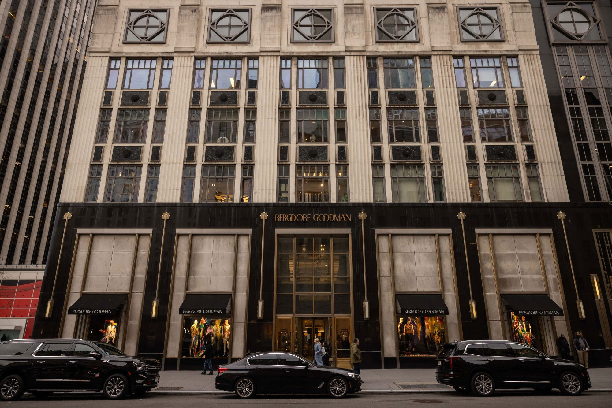 These Two Fifth Avenue Blocks Are at the Center of New York’s Retail ...