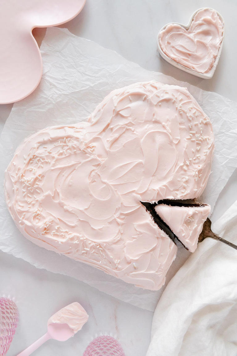How to Make a HeartShaped Cake without a Heart Pan