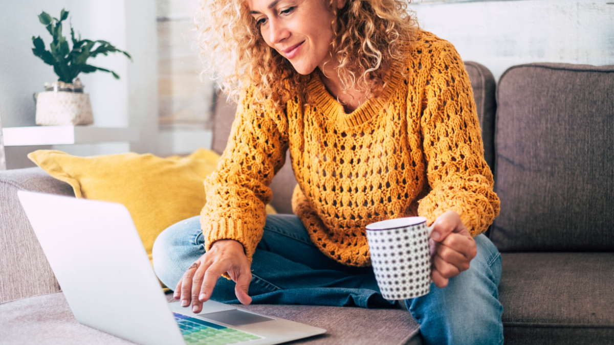 <p>When you can’t leave home for work or simply don’t want to, there is a wealth of jobs you can do from home.</p> <p>Some of them require specific types of experience, while others you can learn as you do them. Here are 18 jobs you can do without leaving home.</p>