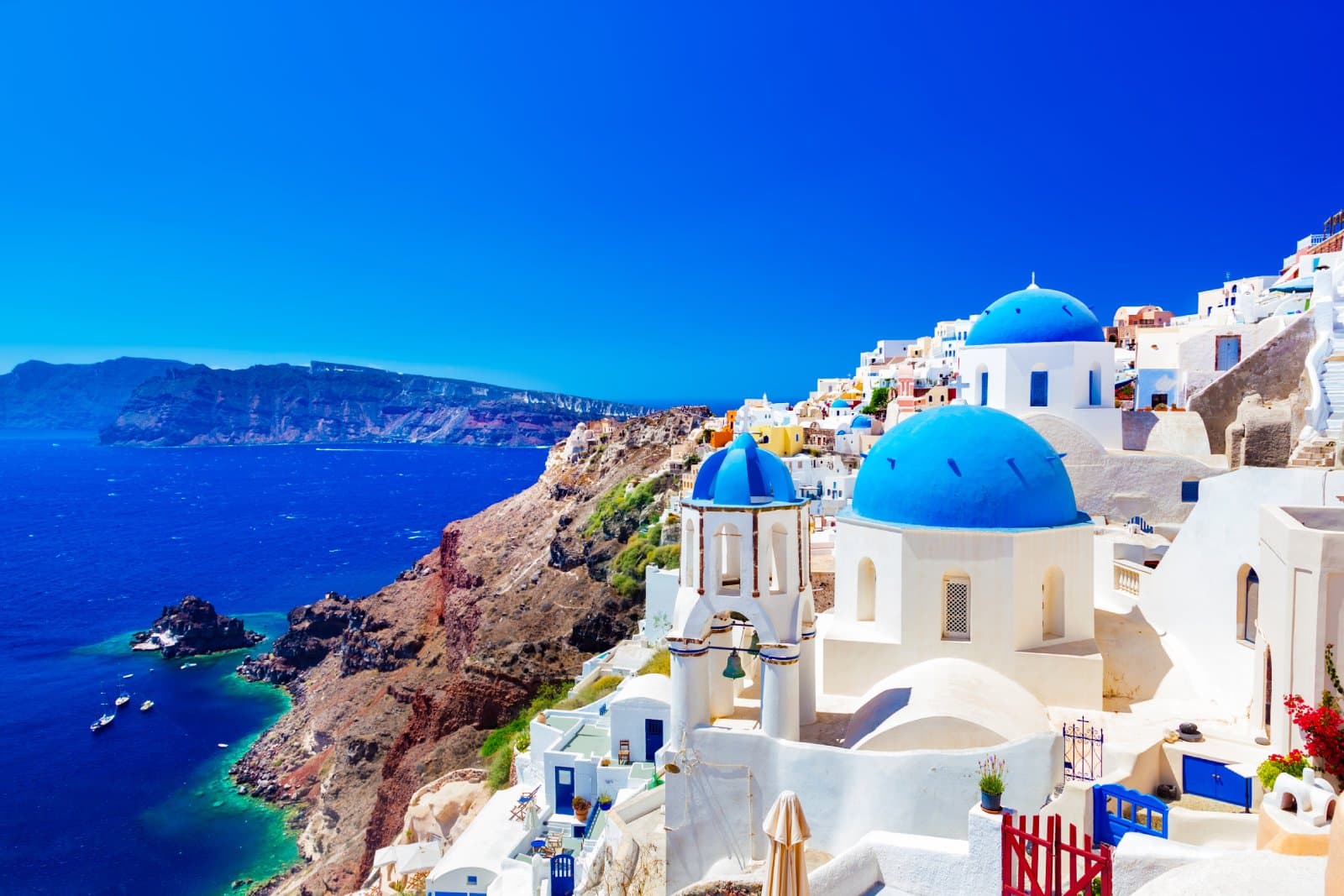 <p><span>While it may be one of the most desirable vacation destinations in Europe, some Americans are also realizing that Greece is an excellent location for long-term residency. </span></p><p><span>If you fit the requirements for a visa, you can enjoy Greece’s incredible islands, Mediterranean cuisine, and stunning ancient history all year round.</span></p>