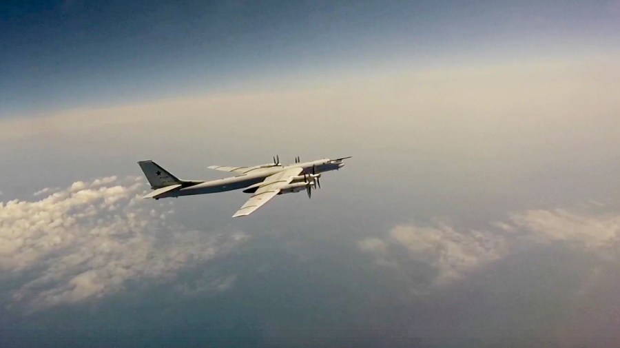 4 Russian Warplanes Tracked In International Airspace Off Alaska   BB1hW1jz.img