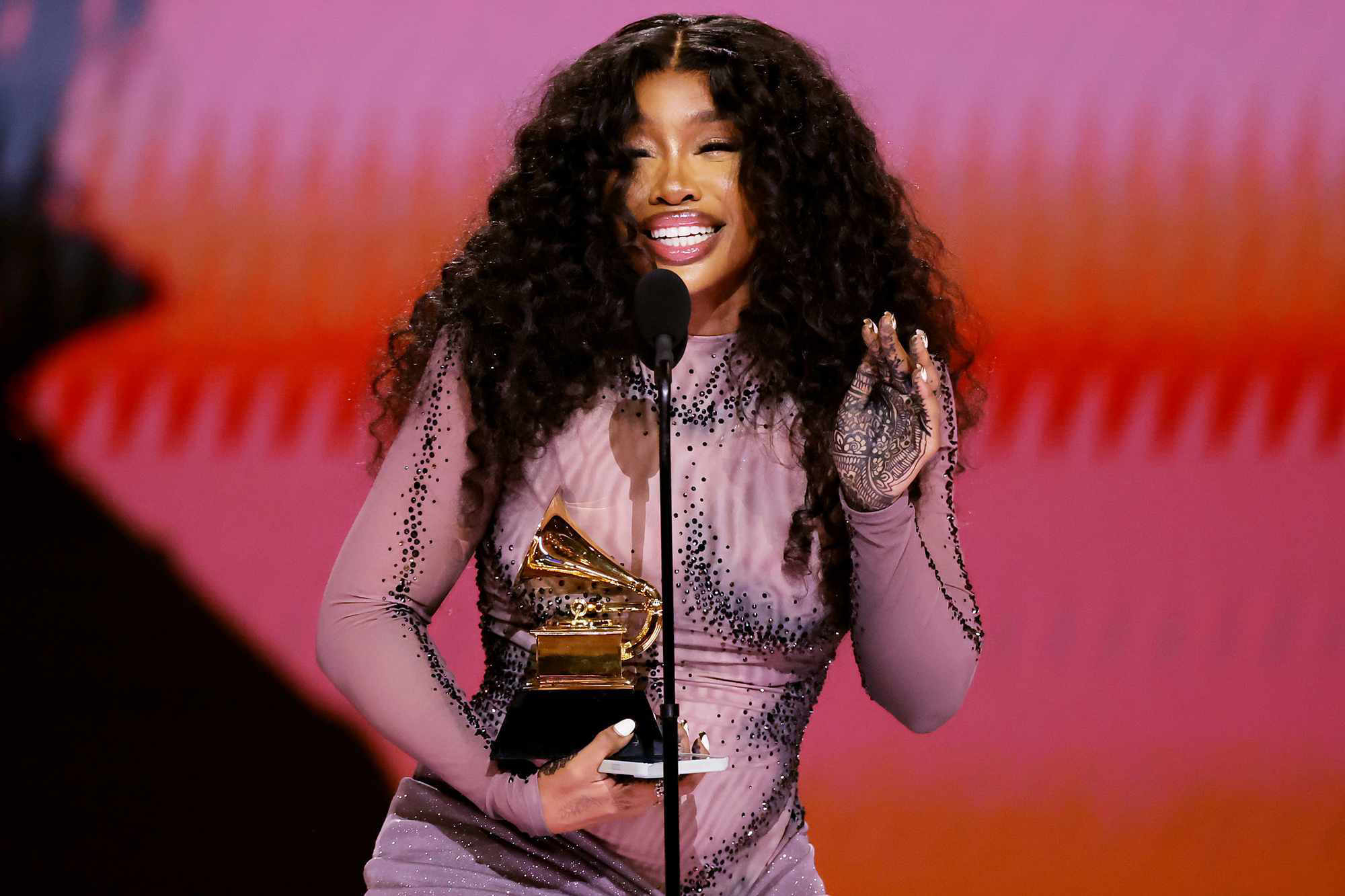 SZA Says Her Emotional Acceptance Speech at the Grammys was a