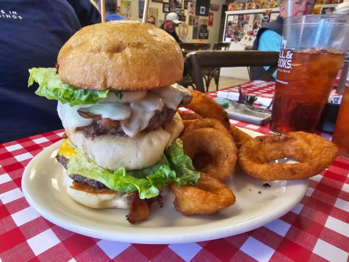 Are you looking for the best burger in Orange Beach and Gulf Shores, Alabama? This best burger list is for you!  Best B