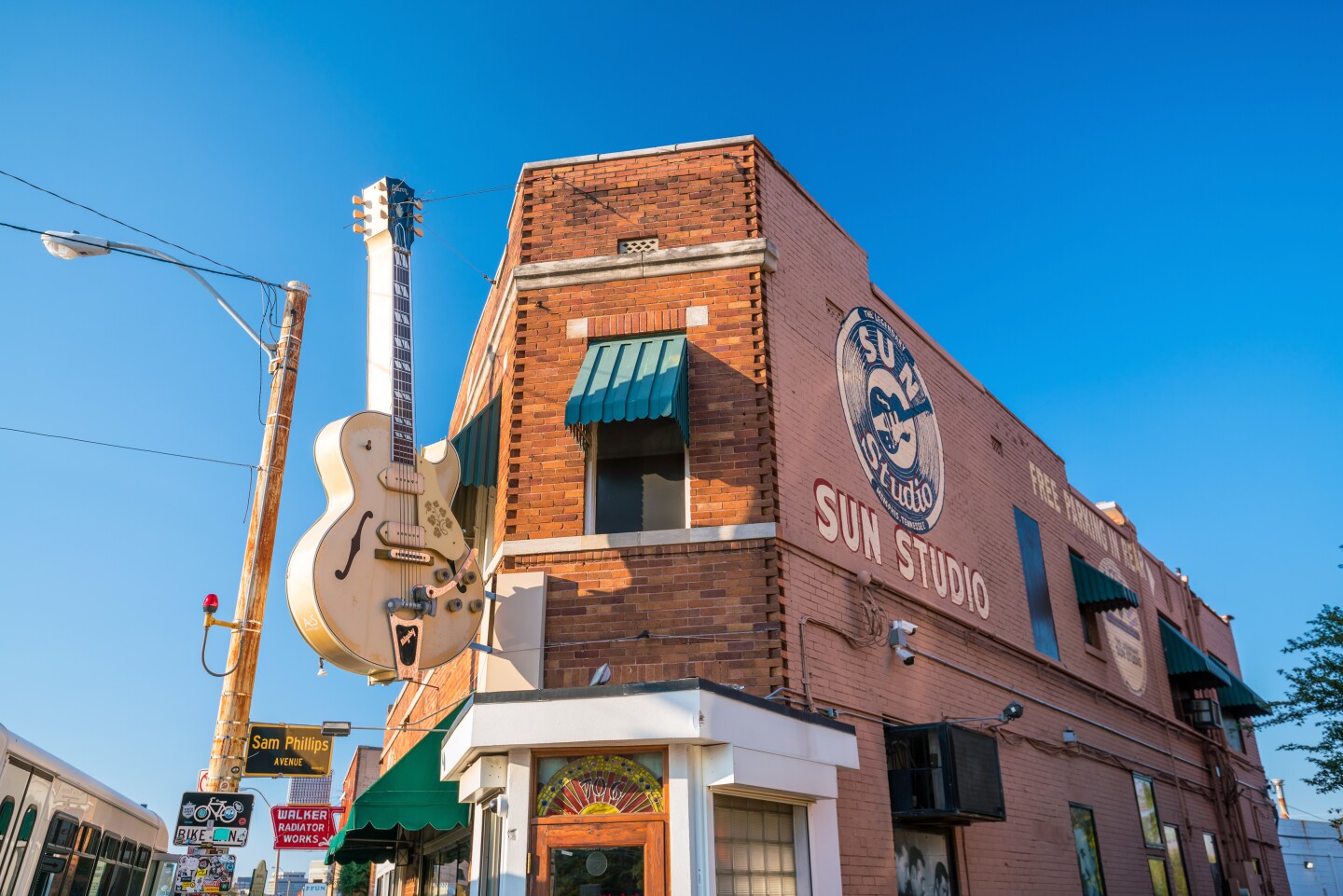 <a>Sun Studio in Memphis was the site of the famous Million Dollar recording session that brought together Elvis Presley, Jerry Lee Lewis, Carl Perkins, and Johnny Cash.</a>
