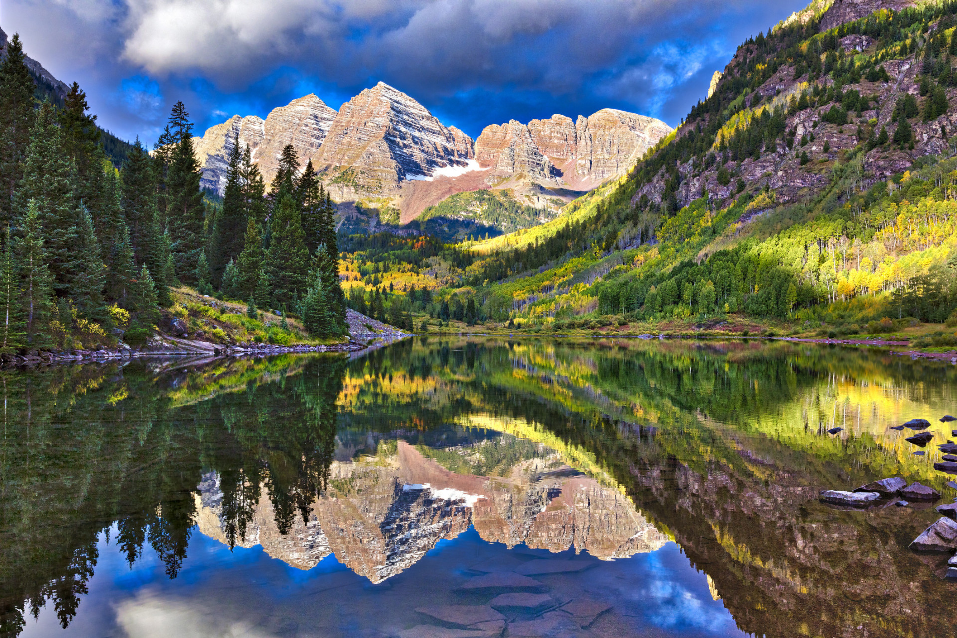 Though this mountain town in Colorado is famous around the world for its ski resorts, its iridescent lakes and fantastic fall foliage make Aspen a must-see destination all year long.<p><a href="https://www.msn.com/en-us/community/channel/vid-7xx8mnucu55yw63we9va2gwr7uihbxwc68fxqp25x6tg4ftibpra?cvid=94631541bc0f4f89bfd59158d696ad7e">Follow us and access great exclusive content every day</a></p>