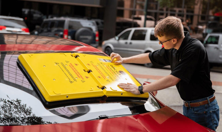 Usan cepos para evitar el robo de autos