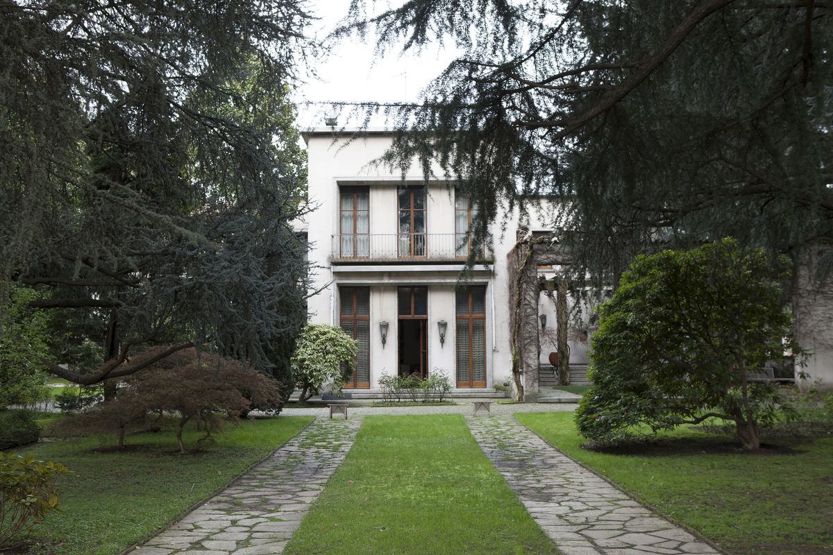 un gioiello modernista immerso nel verde della brianza: villa borsani a varedo