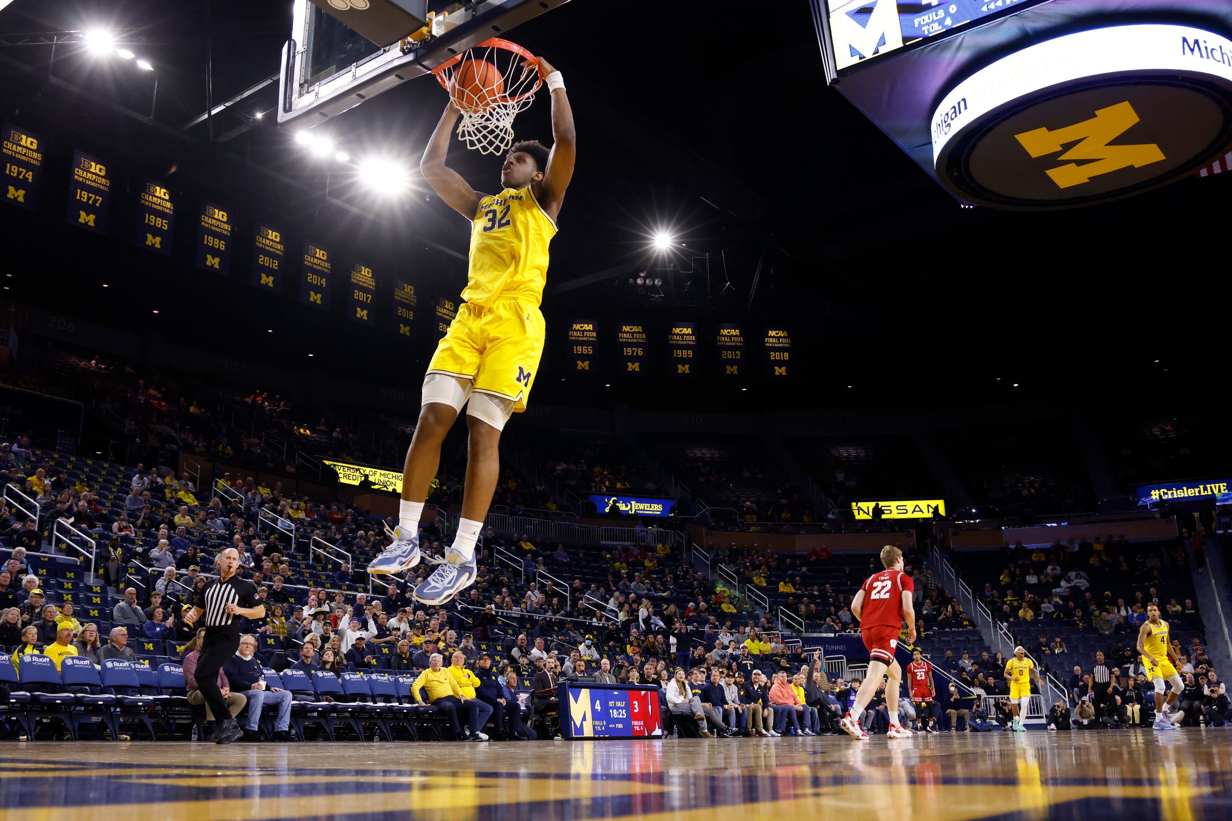 Michigan Basketball Upsets No. 9 Wisconsin, 72-68, Ends Skid On Juwan ...