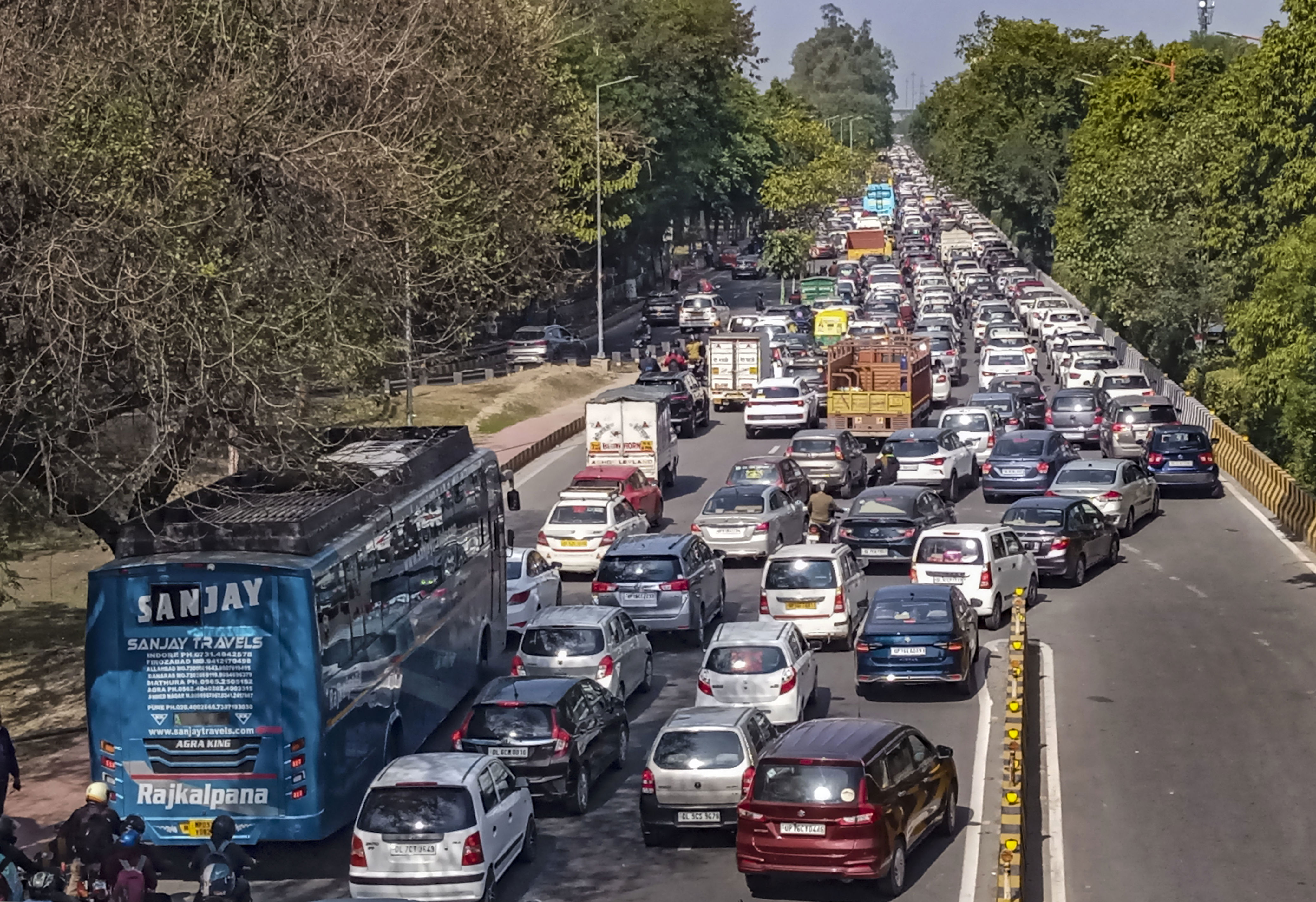 Farmer Protests: Delhi-Noida Borders Witness Traffic Chaos, Heavy ...