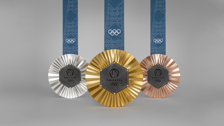 2024 Paris Olympic Paralympic Medals Unveiled With Eiffel Tower Pieces   BB1hY8rk.img