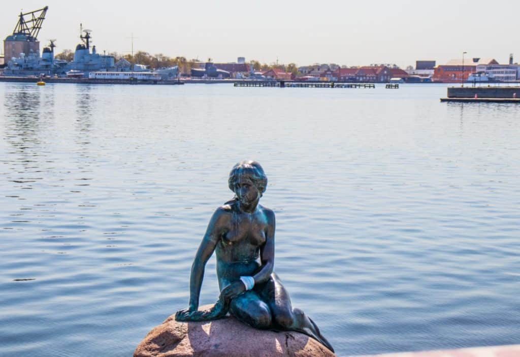 <p>Copenhagen’s Little Mermaid Statue is a famous landmark, but its size can be disappointing. Many tourists are surprised to find the statue is quite small and unassuming, making it less majestic than expected. The surrounding area often lacks the charm that visitors anticipate in such a renowned spot.</p><p><a href="https://www.msn.com/en-us/channel/source/Lifestyle%20Trends/sr-vid-k30gjmfp8vewpqsgk6hnsbtvqtibuqmkbbctirwtyqn96s3wgw7s?cvid=5411a489888142f88198ef5b72f756ad&ei=13">Follow us for more of these articles.</a></p>