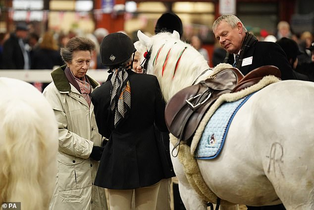 Princess Anne S Carries Her Own Umbrella And Jokes About Chocolate Cake   BB1hYUlo.img