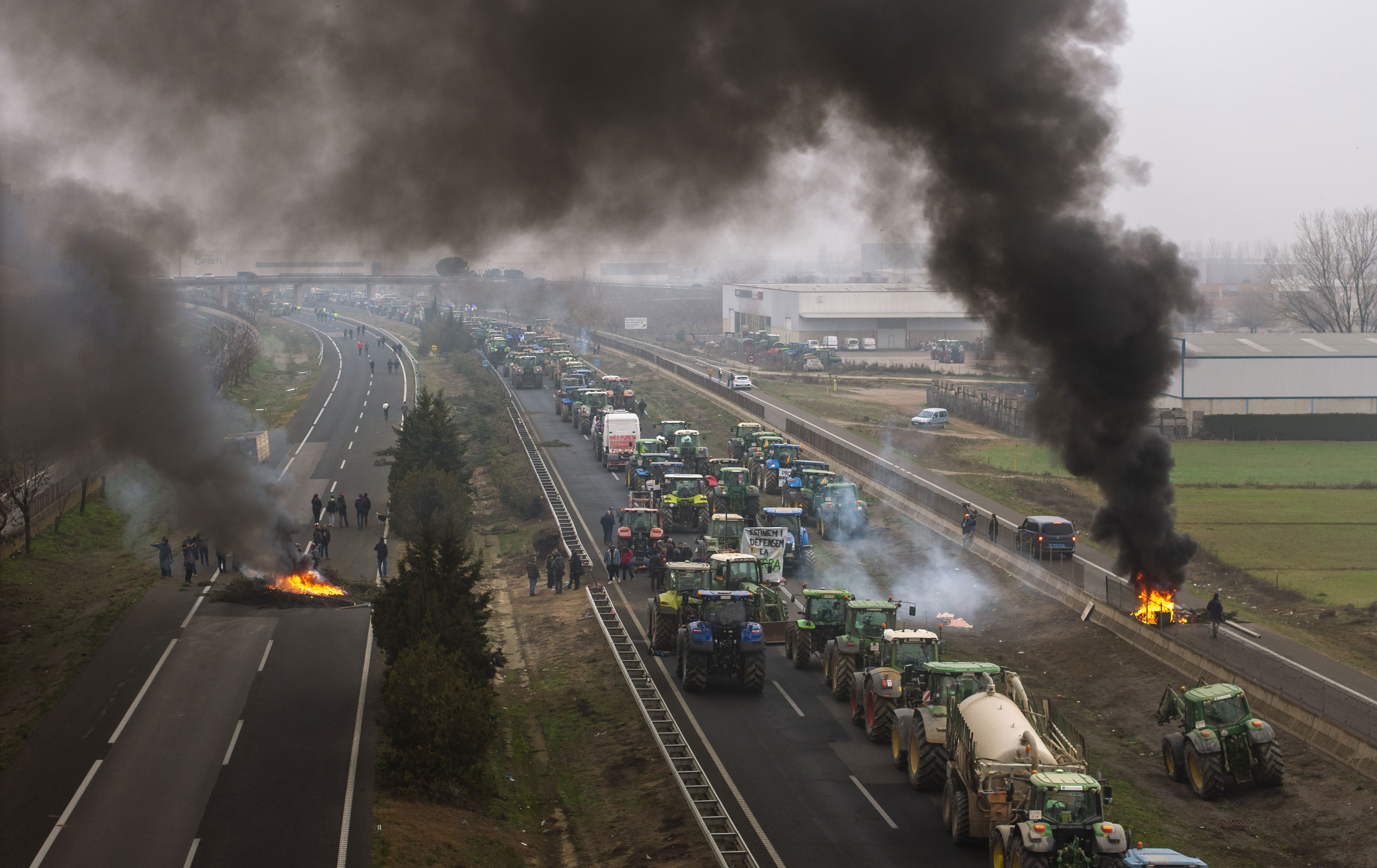 bønder forstyrrer trafikken i spania i protest mot eu-politikk