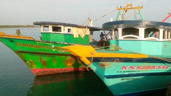 sri lankan navy takes 19 indian fishermen into custody for fishing near delft island